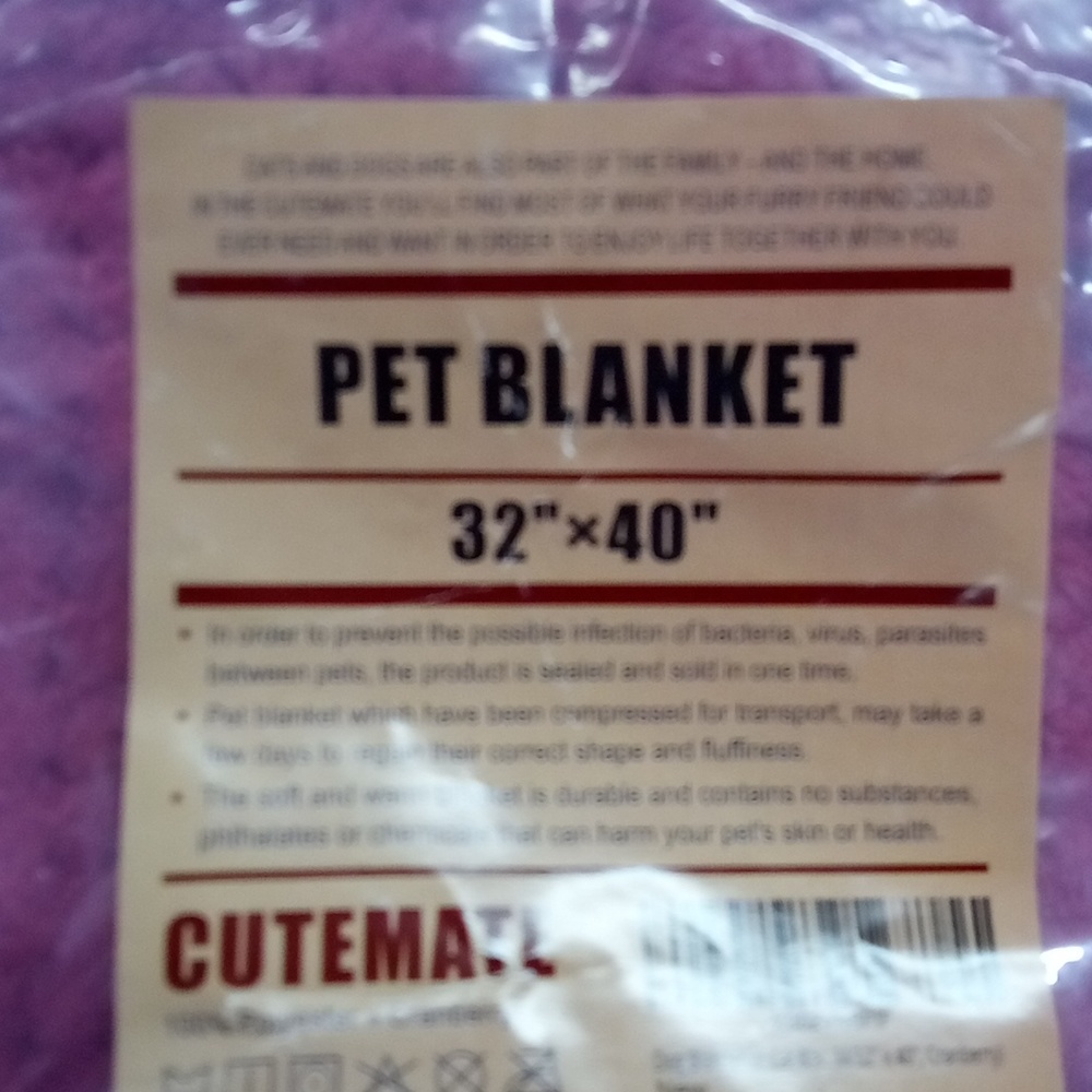 Dog blanket 32 x 40 - Picture 2 of 2